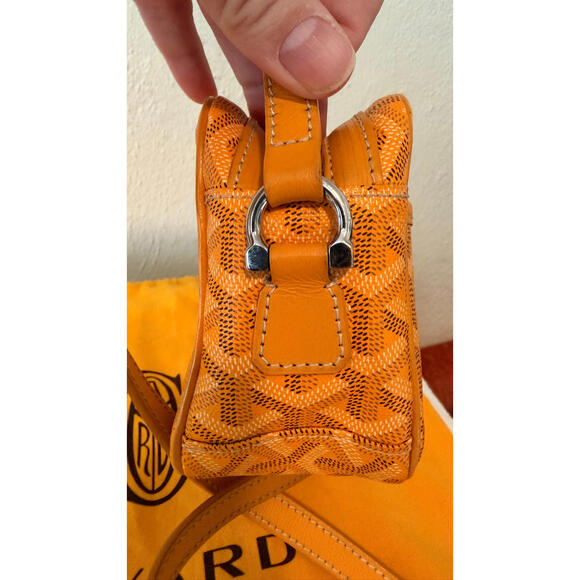 AUTHENTIC GOYARD CAP VERT YELLOW CROSSBODY BAG - Picture 9 of 16
